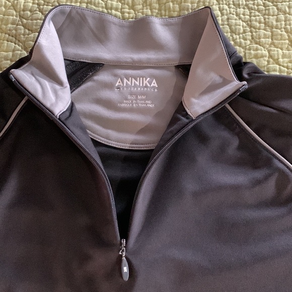 Women’s Annika Black Short Sleeve Zipper Neck Top Size Medium - Picture 2 of 10